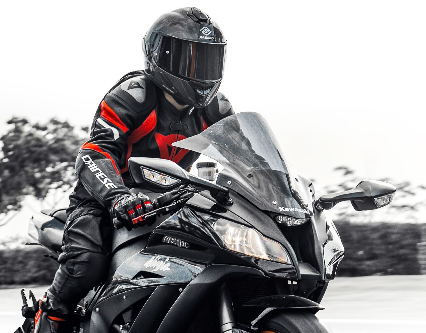 Rider wearing a FASEED helmet on a sport motorcycle